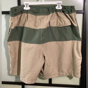 Islander short pants 3 pockets. Size M